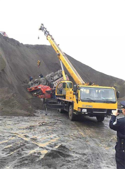 绥滨上犹道路救援